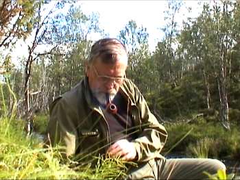 piipputauko jokivarressa